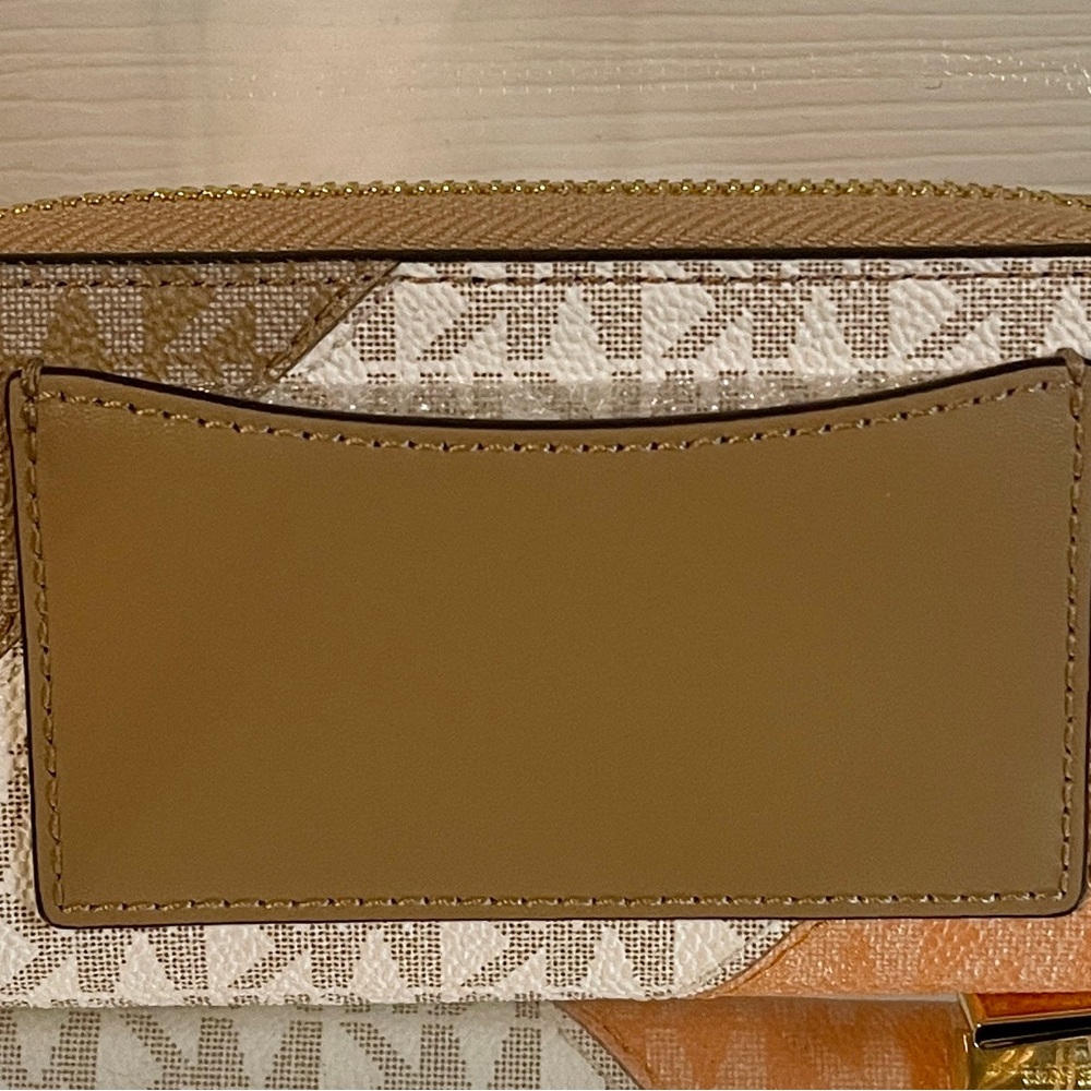 Michael Kors Women's Tri-Panel Peach Signature Wallet - Picture 2 of 4